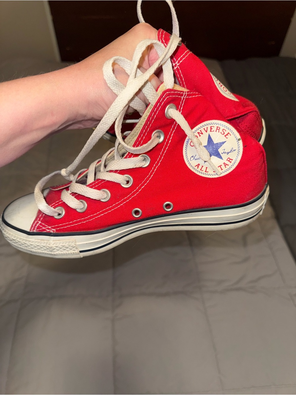 Red converse - Picture 8 of 10